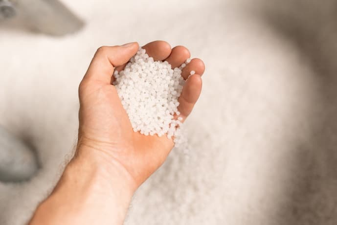 Matéria-prima do plástico: de onde vem e como impacta o meio ambiente?